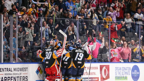 Hawkins gets OT winner against Cincinnati